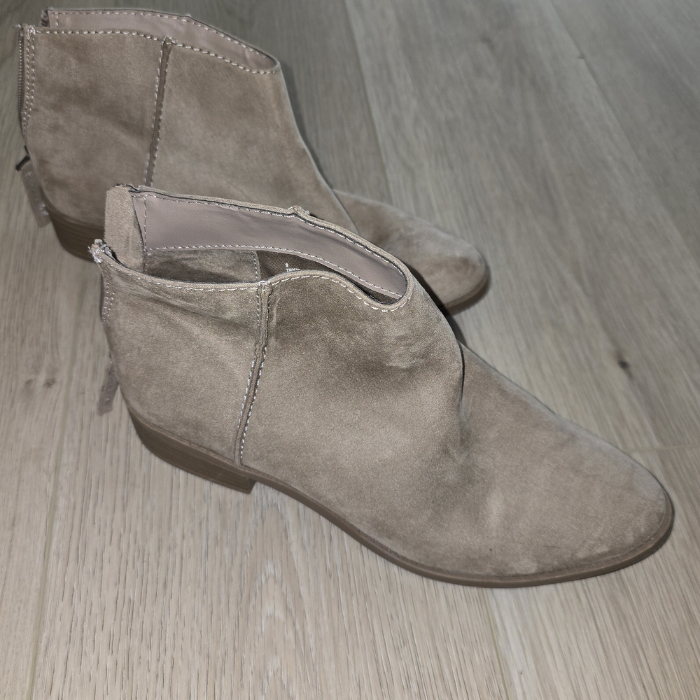 Universal Thread Women's Grey Suede Ankle Bootie Size‎ 9 Boho Casual Trendy Nice